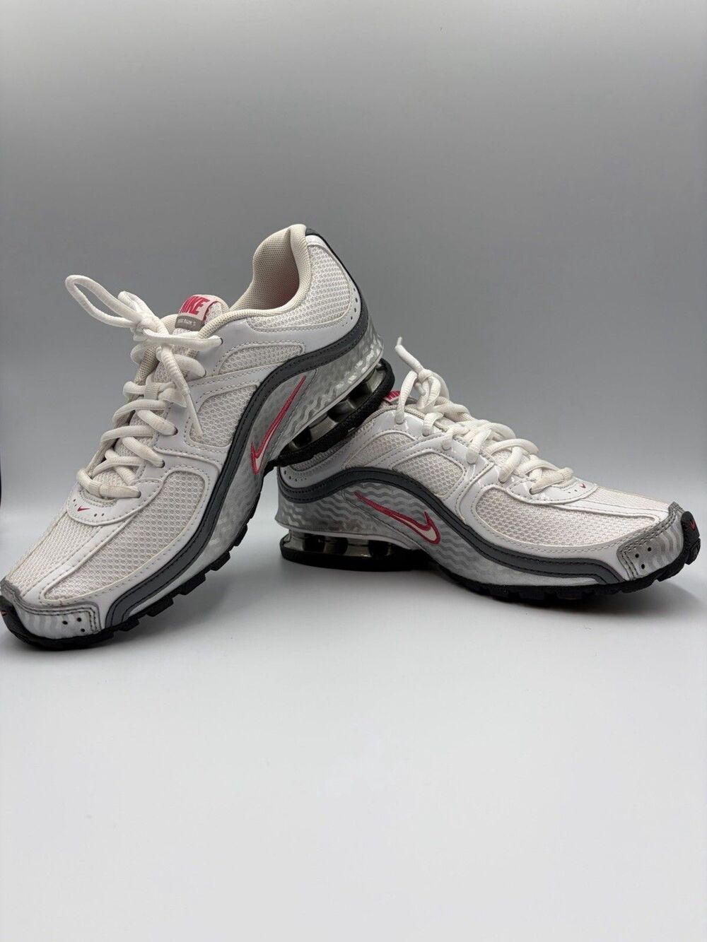Nike Reax Run Women Size 8 White Metallic Silver Pink Sneakers Shoes 407987-116